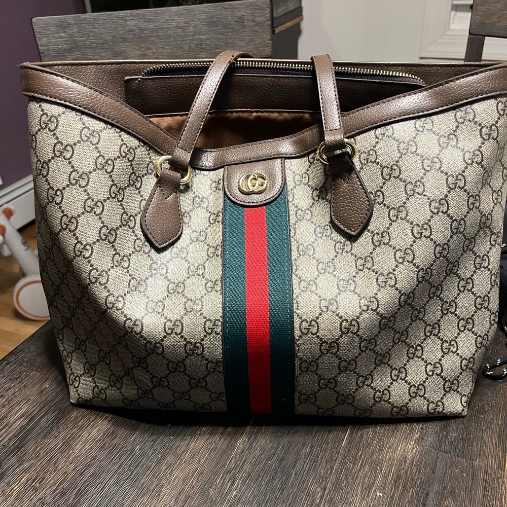 Tote bag